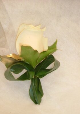 BOUTONNIERE      REF B02